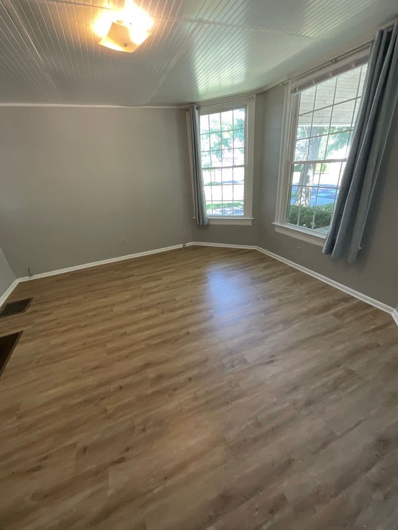 Bloomington Apartment: 308 E. 7th St