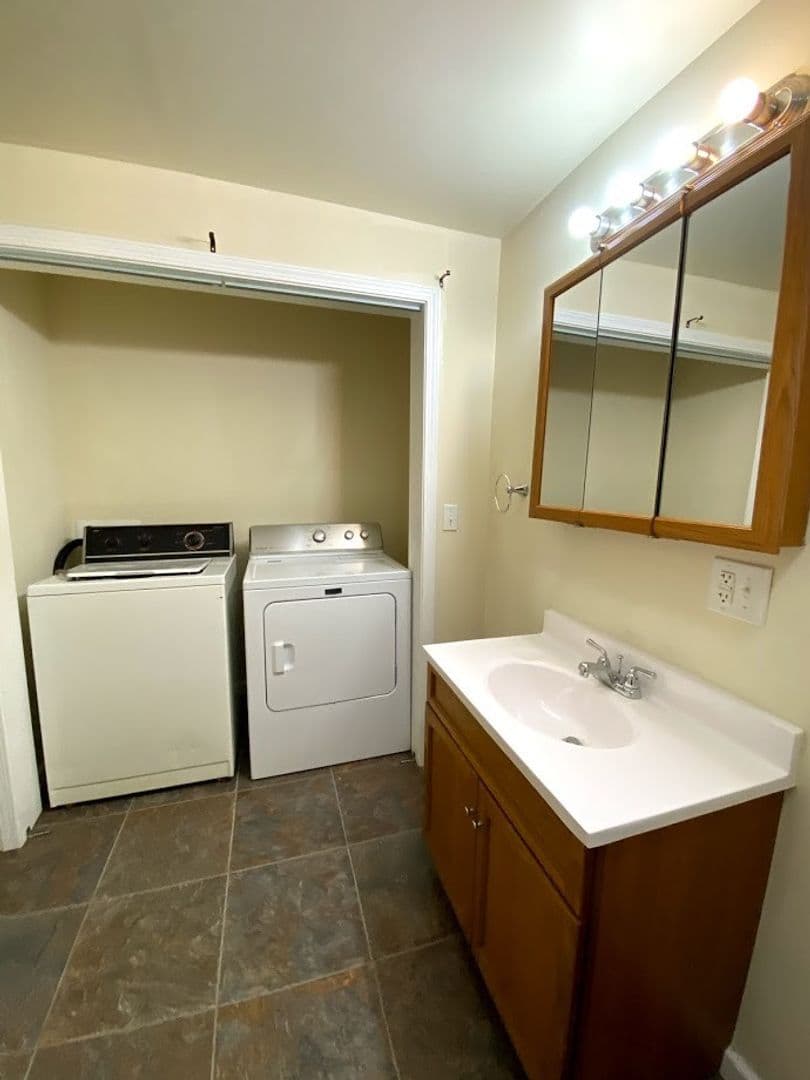 Bloomington House: 511 N. Lincoln St