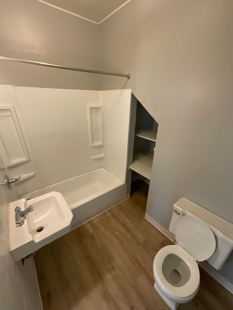Bloomington Apartment: 308 E. 7th St