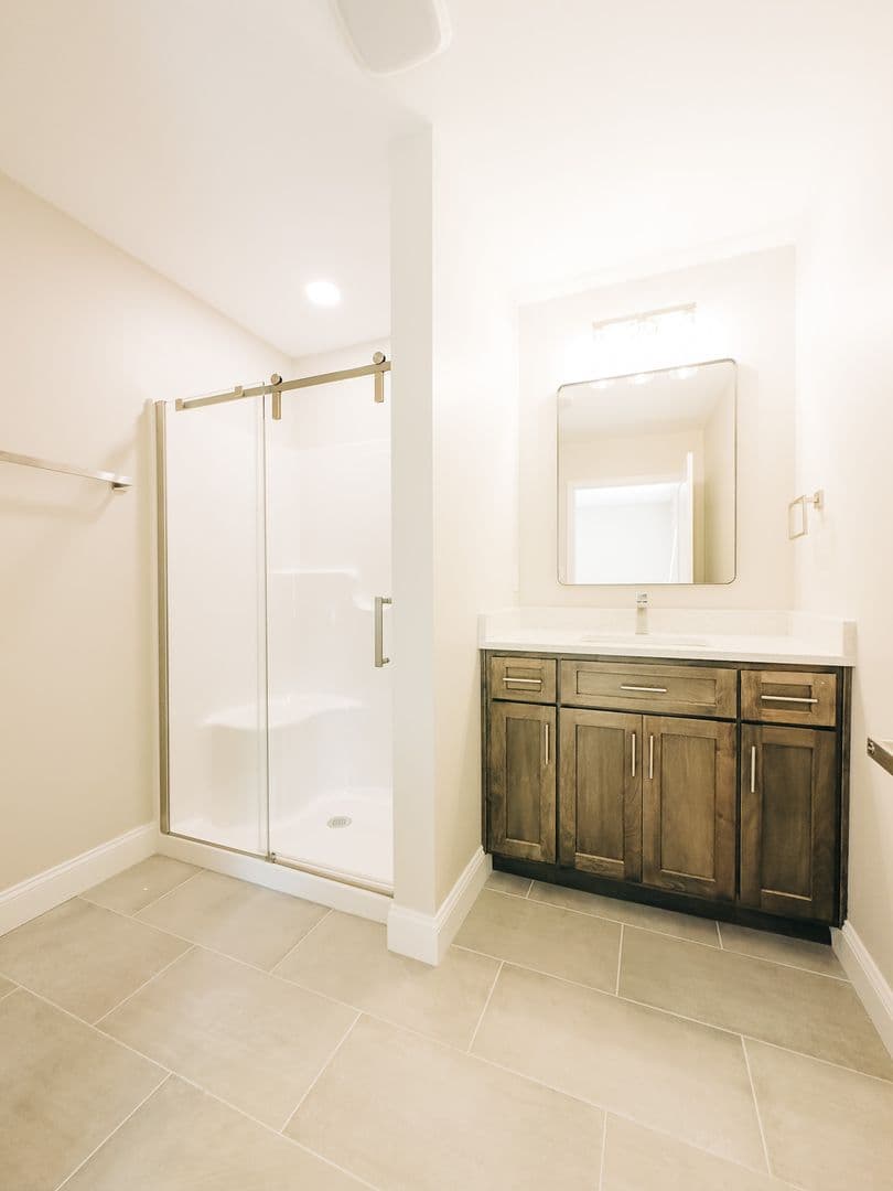Bloomington Apartment: 208 E 16th St
