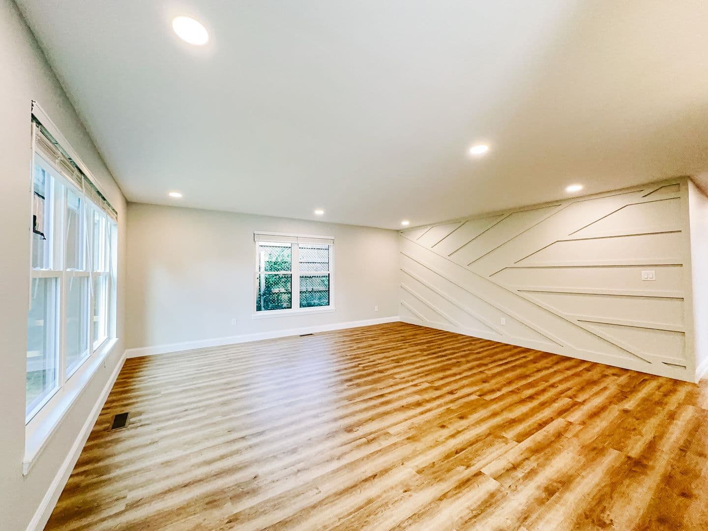 Bloomington Apartment: 208 E 16th St