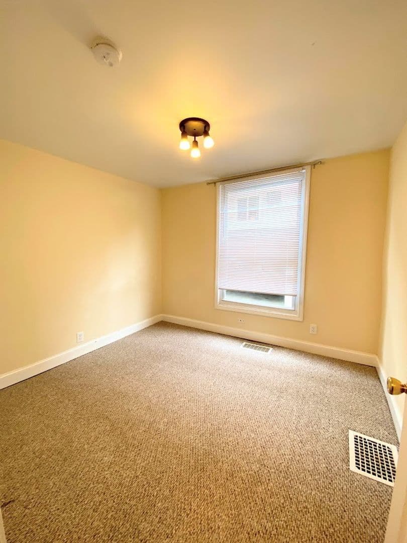 Bloomington House: 511 N. Lincoln St