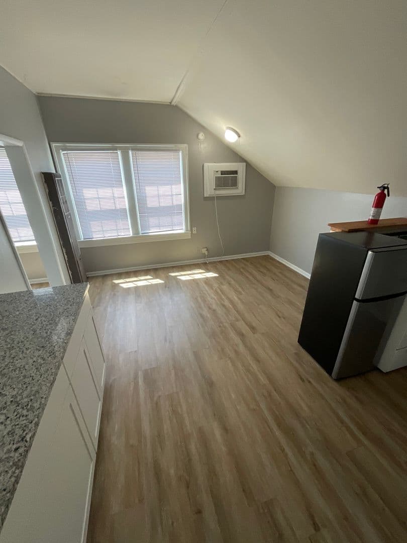 Bloomington Apartment: 308 E. 7th St
