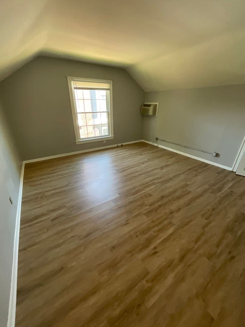Bloomington Apartment: 308 E. 7th St