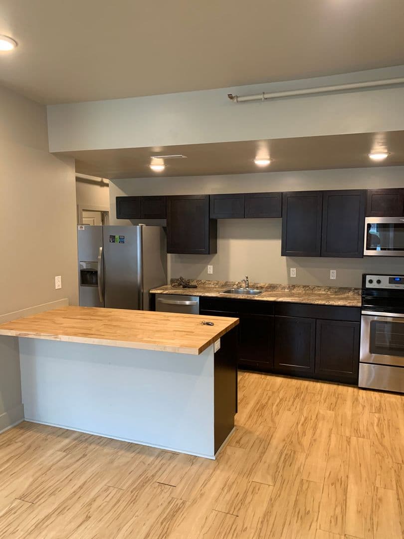 Bloomington Apartment: 425 N. Walnut St