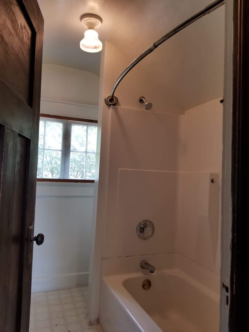 Bloomington House: 408 E. Cottage Grove Ave
