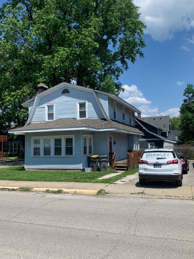 Bloomington House: 418 N. Grant St