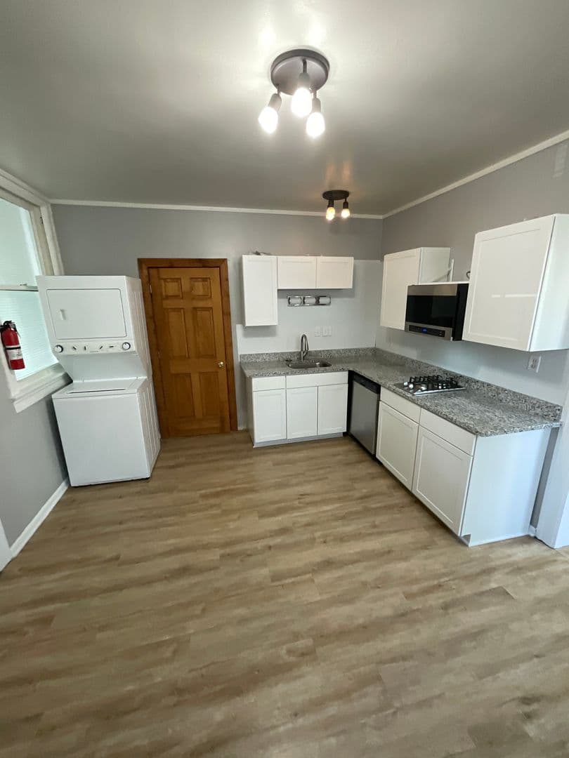 Bloomington Apartment: 308 E. 7th St