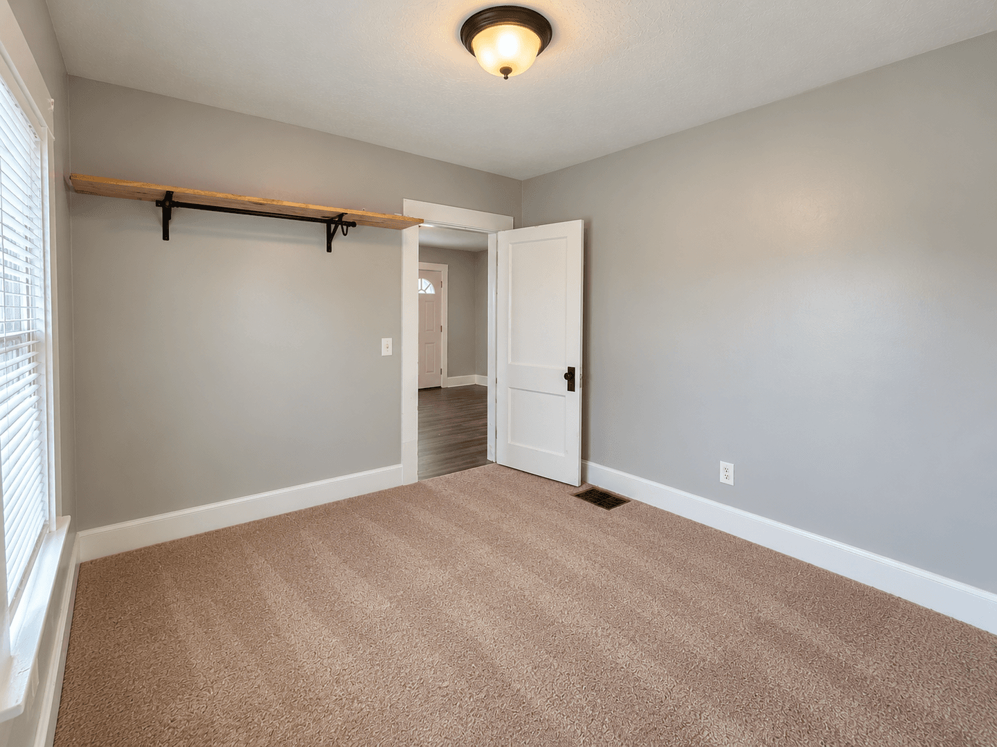 Kingsport House: 1449 Miller St