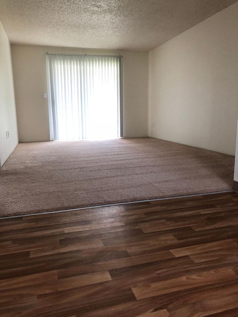 Portland Apartment: 8778 Columbia Blvd