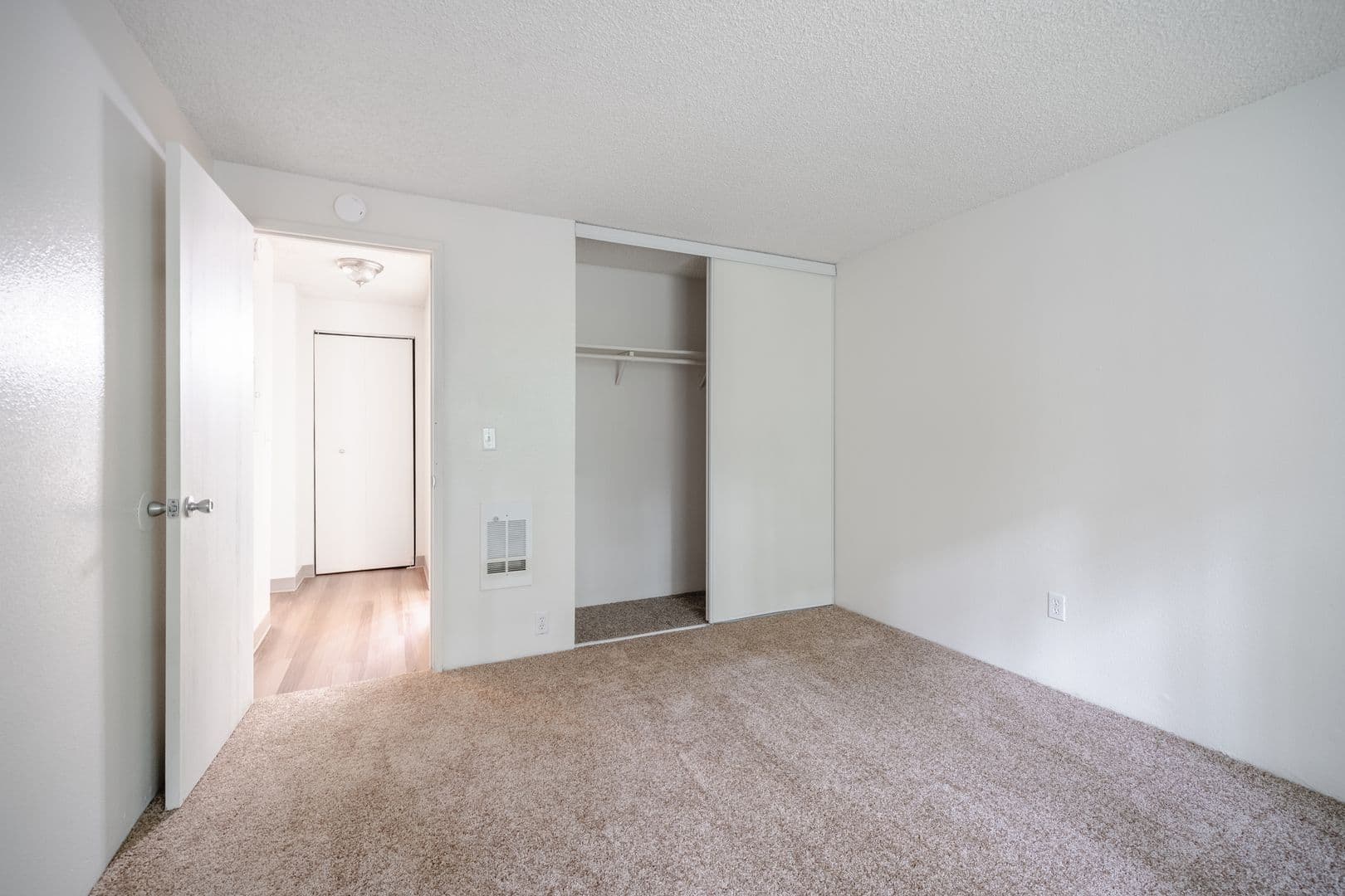 Portland Apartment: 8778 Columbia Blvd