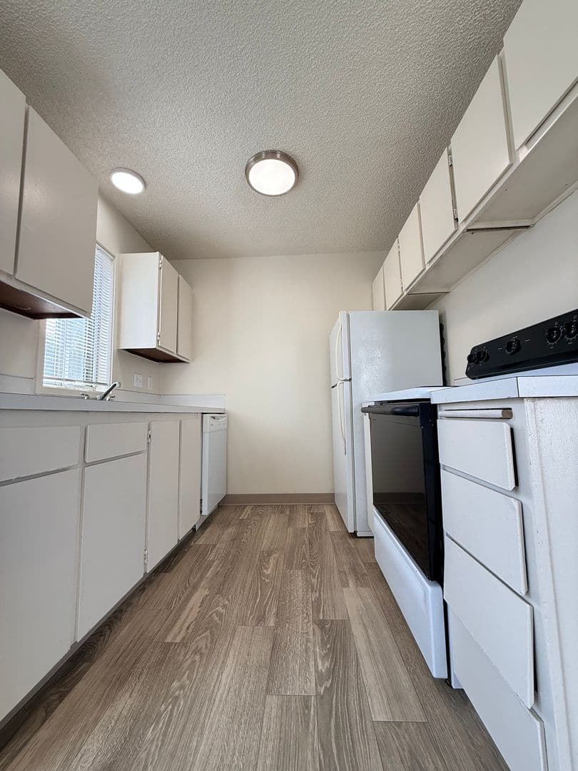 Salem Apartment: 4810 Sunnyside Road SE