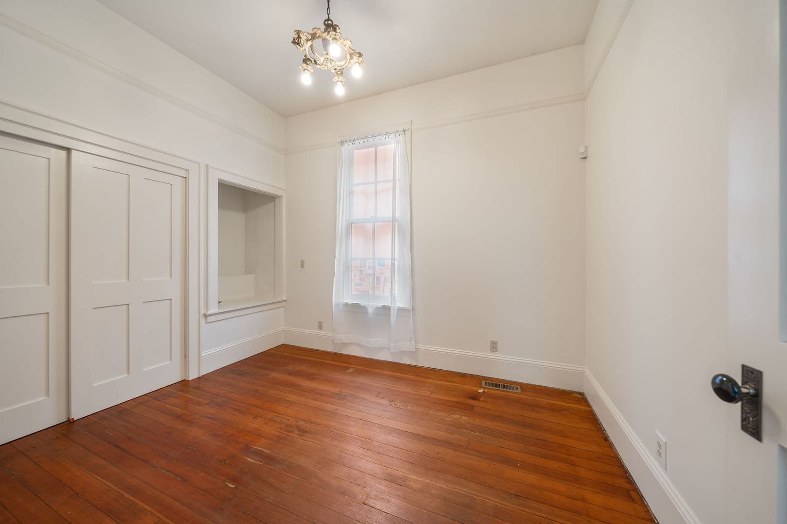 Portland House: 1945 NW Raleigh Street