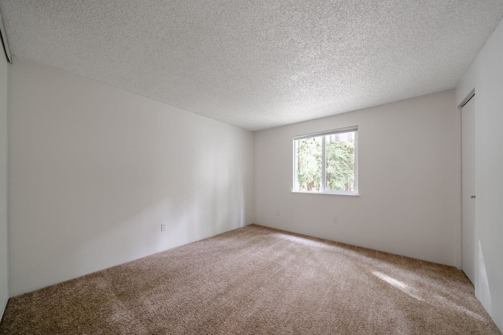 Portland Apartment: 8778 Columbia Blvd