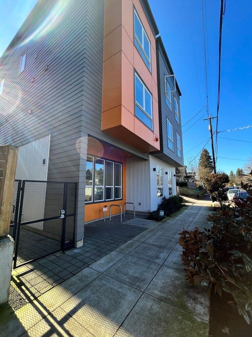 Portland Apartment: 1524 North Sumner Street