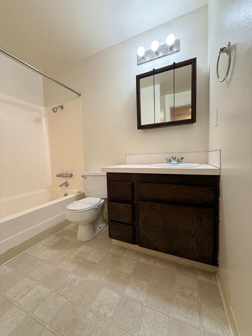 Salem Townhome: 190 Boone Road SE