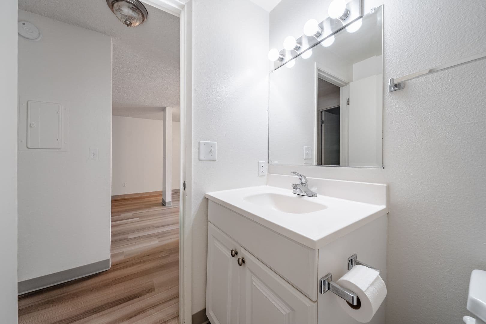 Portland Apartment: 8778 Columbia Blvd