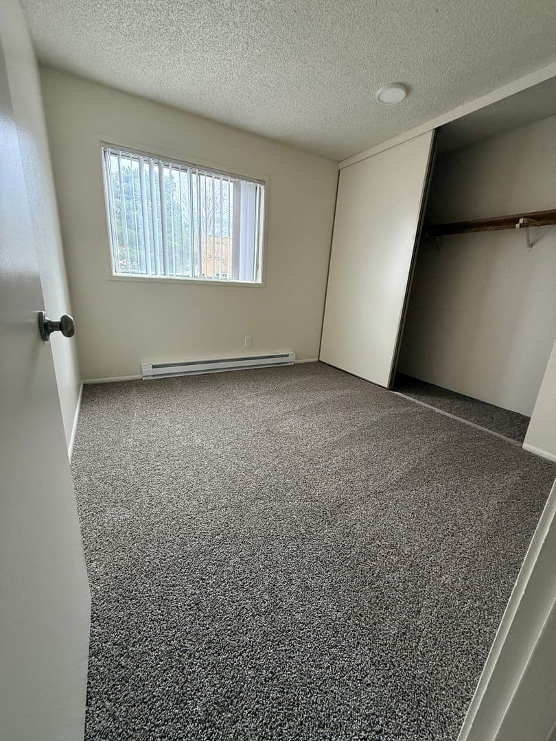 Salem Apartment: 4810 Sunnyside Road SE