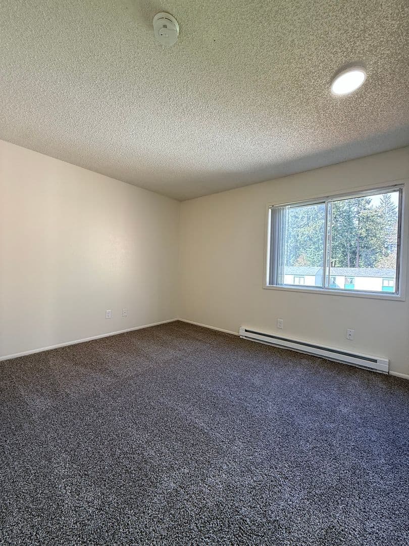 Salem Apartment: 4810 Sunnyside Road SE