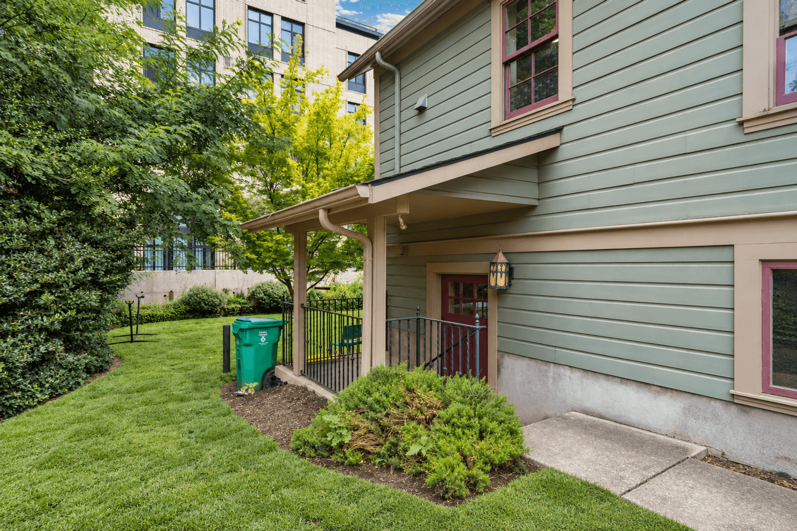 Portland House: 1945 NW Raleigh Street