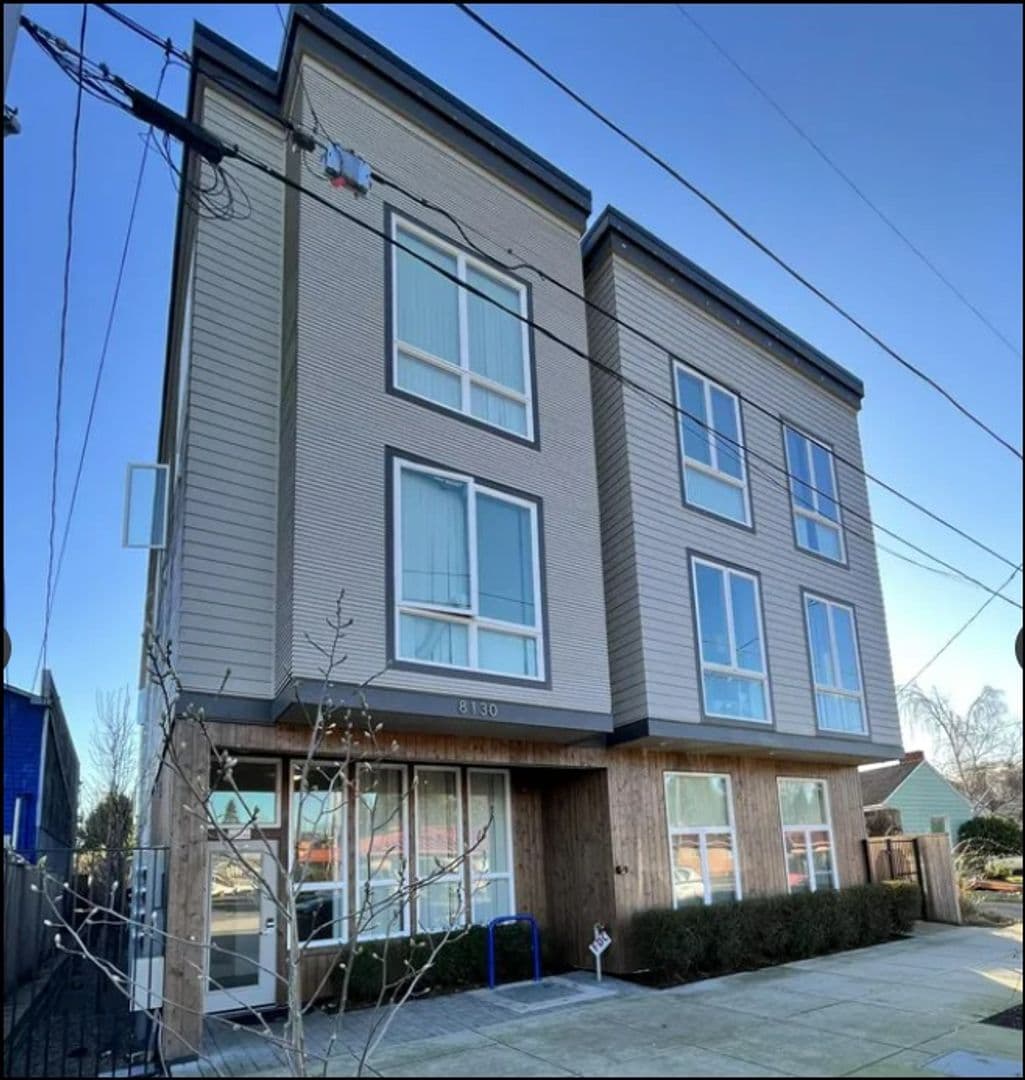 Portland Apartment: 8130 Southeast Woodward Street
