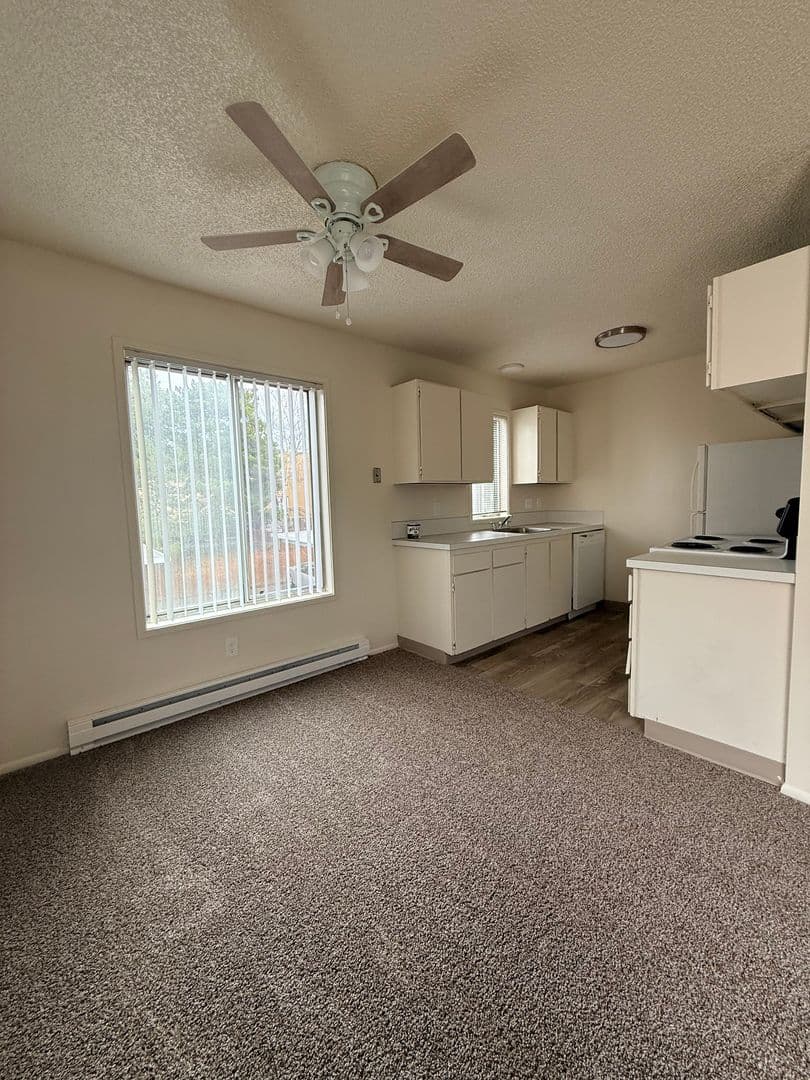 Salem Apartment: 4810 Sunnyside Road SE
