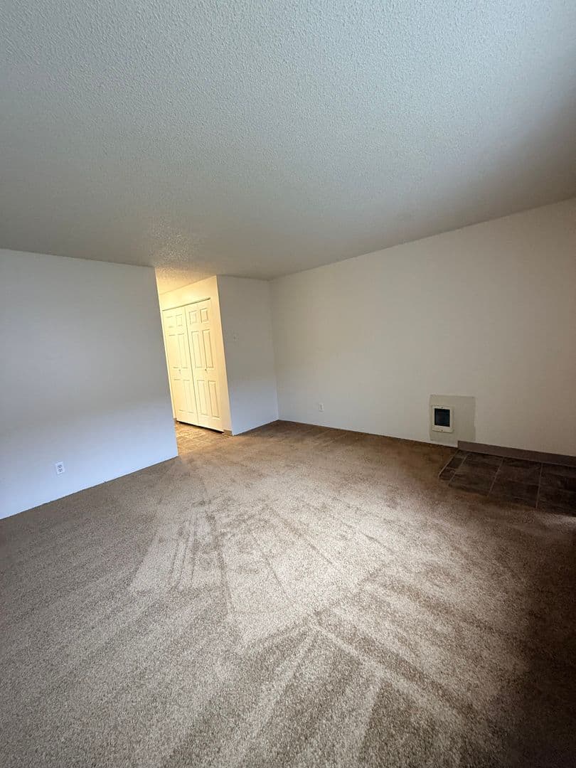 Salem Townhome: 190 Boone Road SE