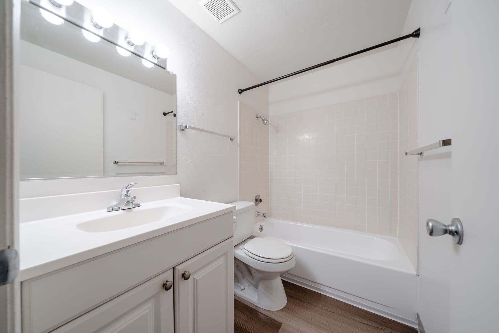 Portland Apartment: 8778 Columbia Blvd