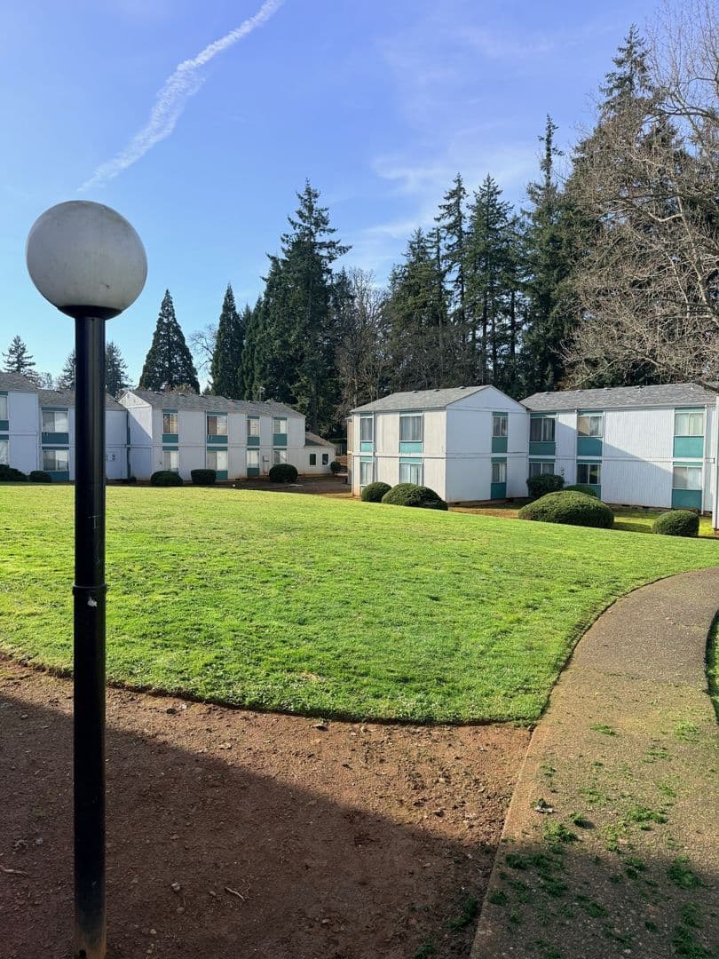 Salem Apartment: 4810 Sunnyside Road SE
