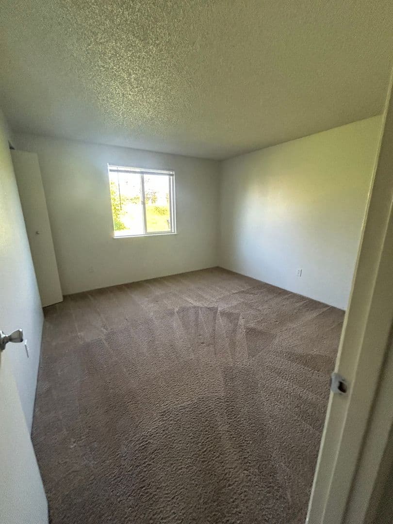 Portland Apartment: 8778 Columbia Blvd