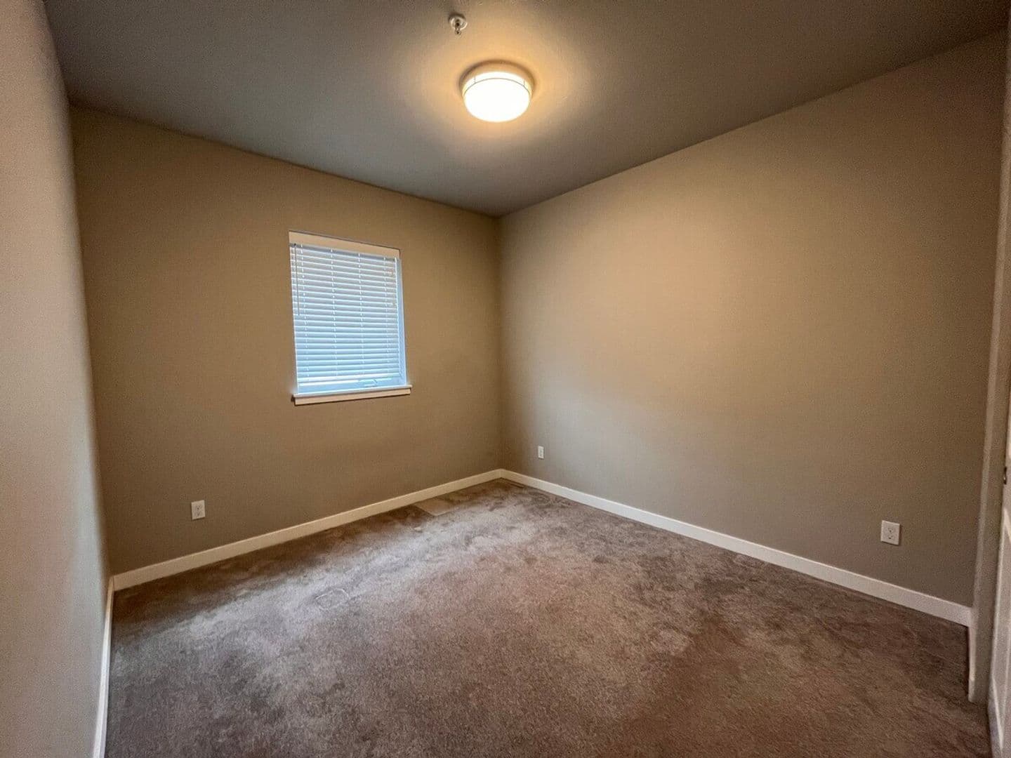 Portland Apartment: 6105 Southeast Cora Street