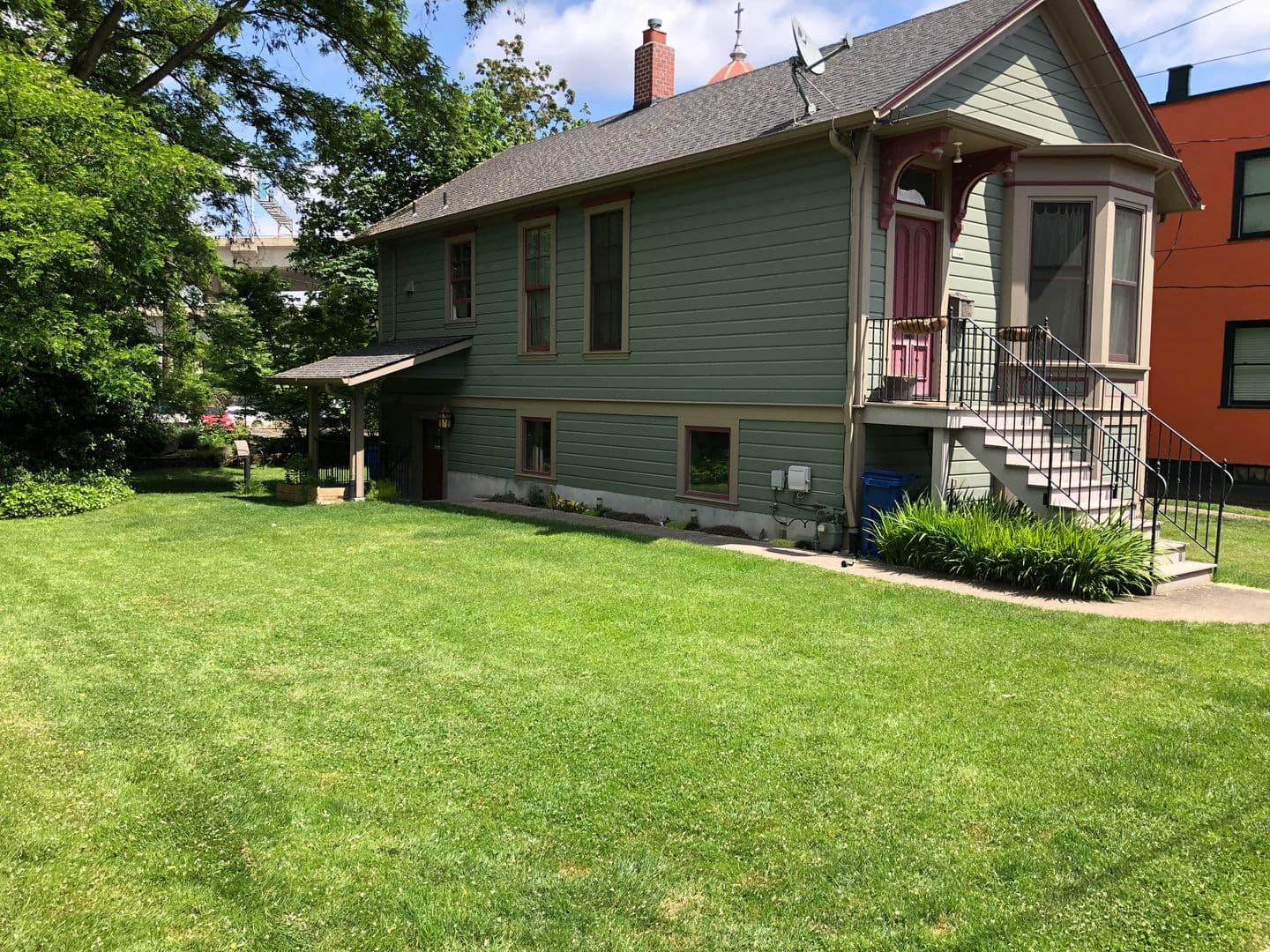 Portland House: 1945 NW Raleigh Street