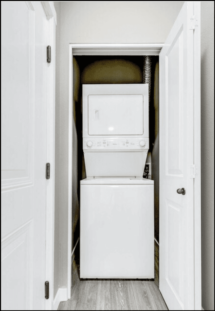 Portland Apartment: 6105 Southeast Cora Street