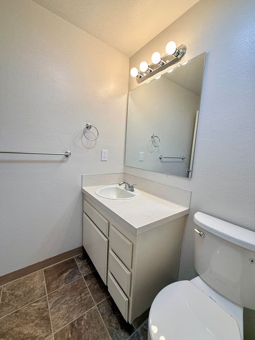 Salem Townhome: 190 Boone Road SE