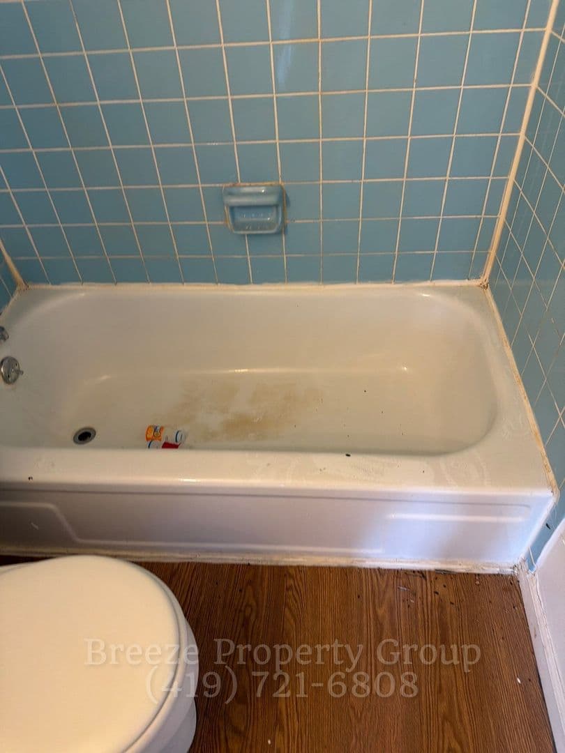 Toledo Apartment: 4912 Douglas
