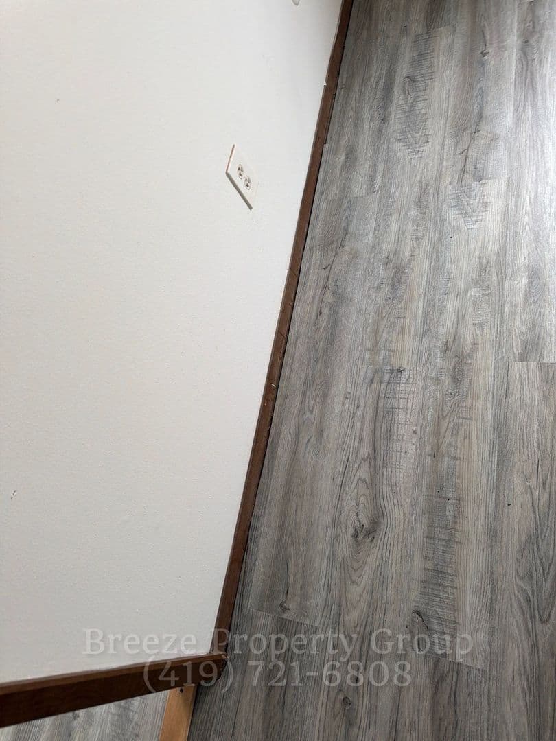 Toledo Apartment: 4912 Douglas