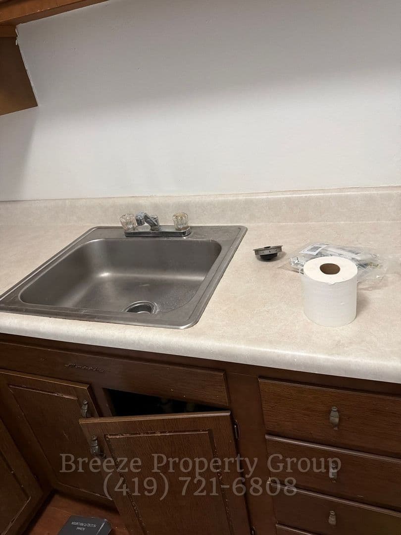 Toledo Apartment: 4912 Douglas