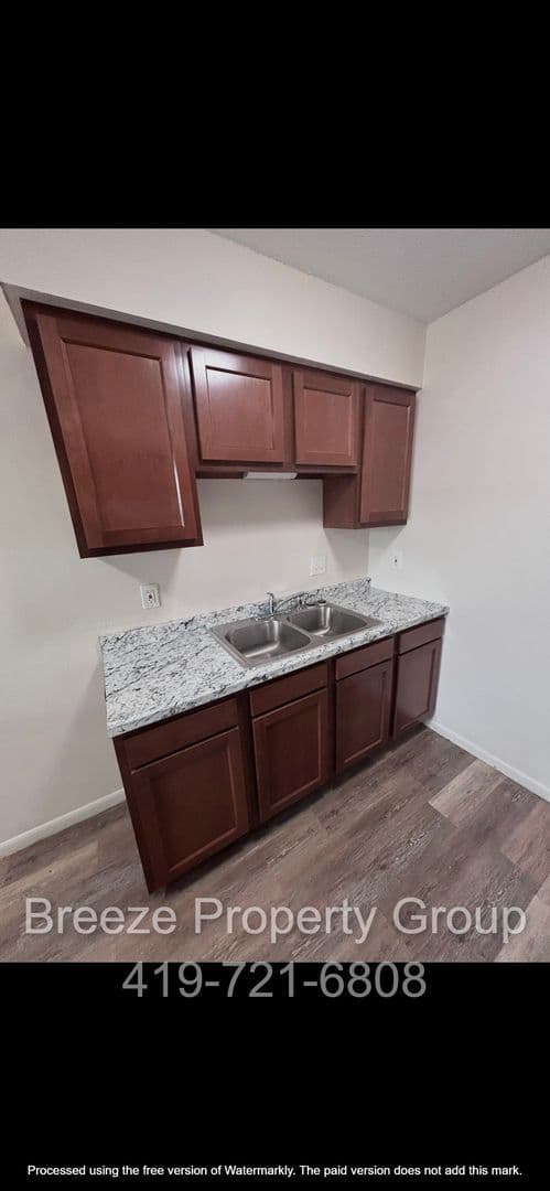 Toledo Apartment: 5339 Secor