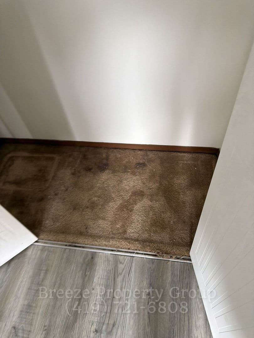 Toledo Apartment: 4912 Douglas