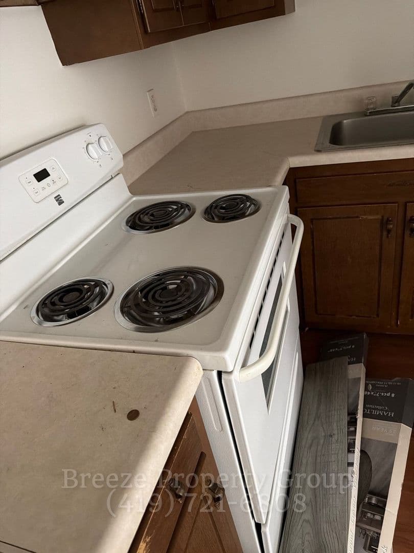 Toledo Apartment: 4912 Douglas