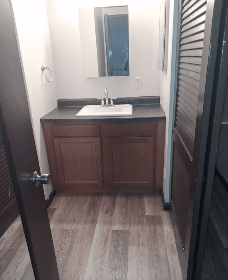 Toledo Apartment: 5339 Secor