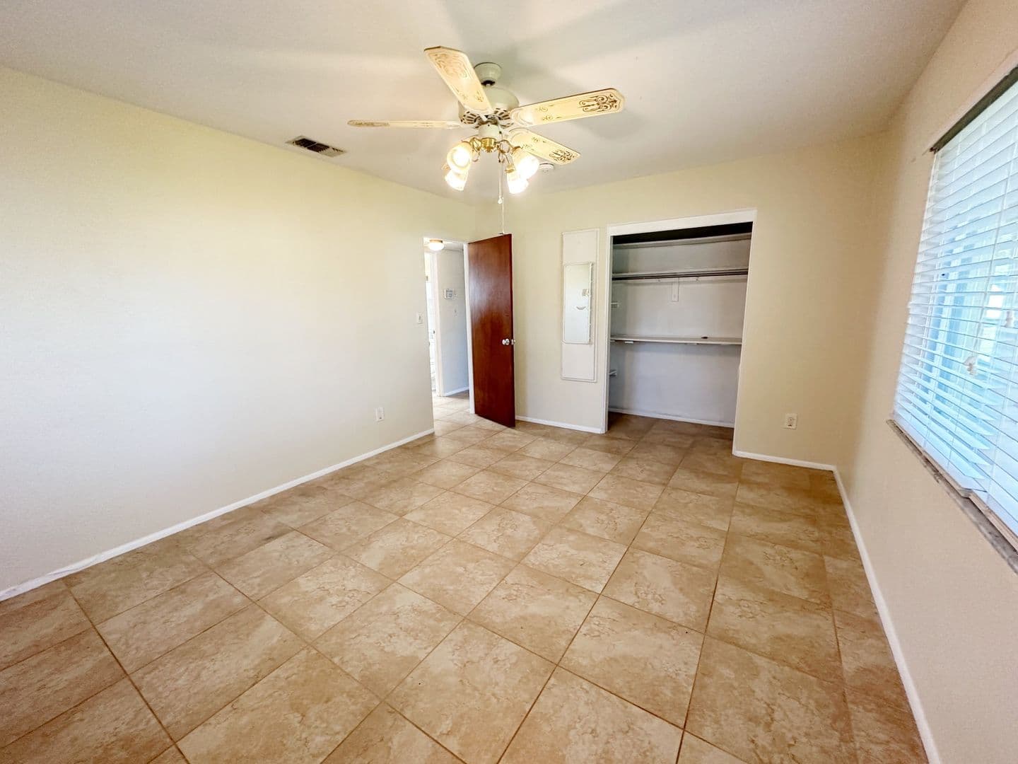 St Petersburg House: 1770 63rd Ave N,