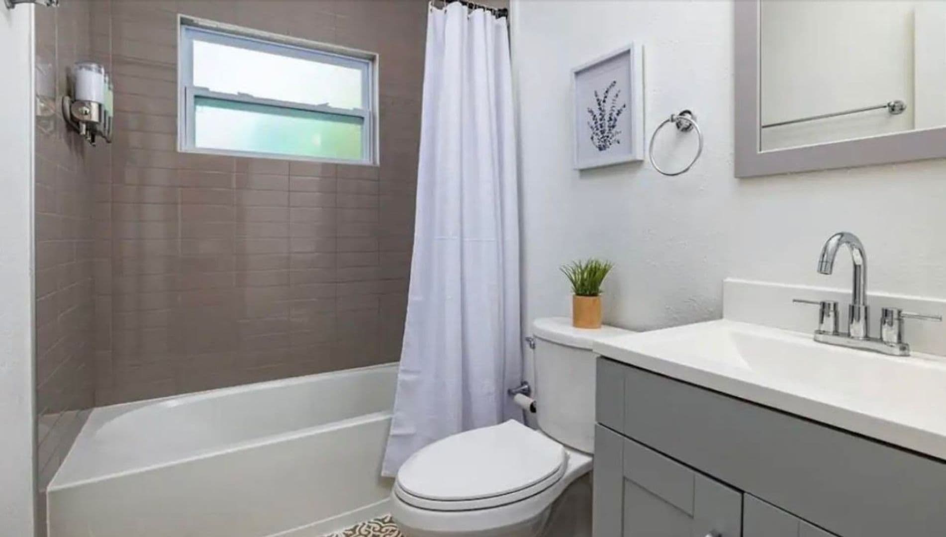 Largo House: 1000 8th Ave SW