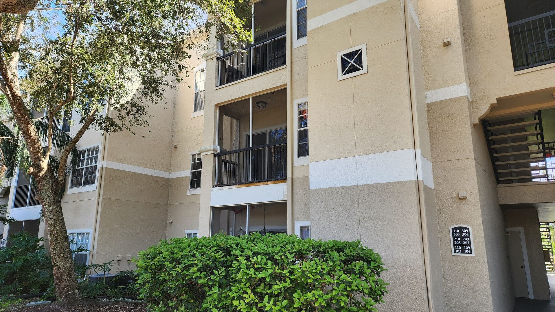 Sarasota House: 5134 Northridge Rd, #203
