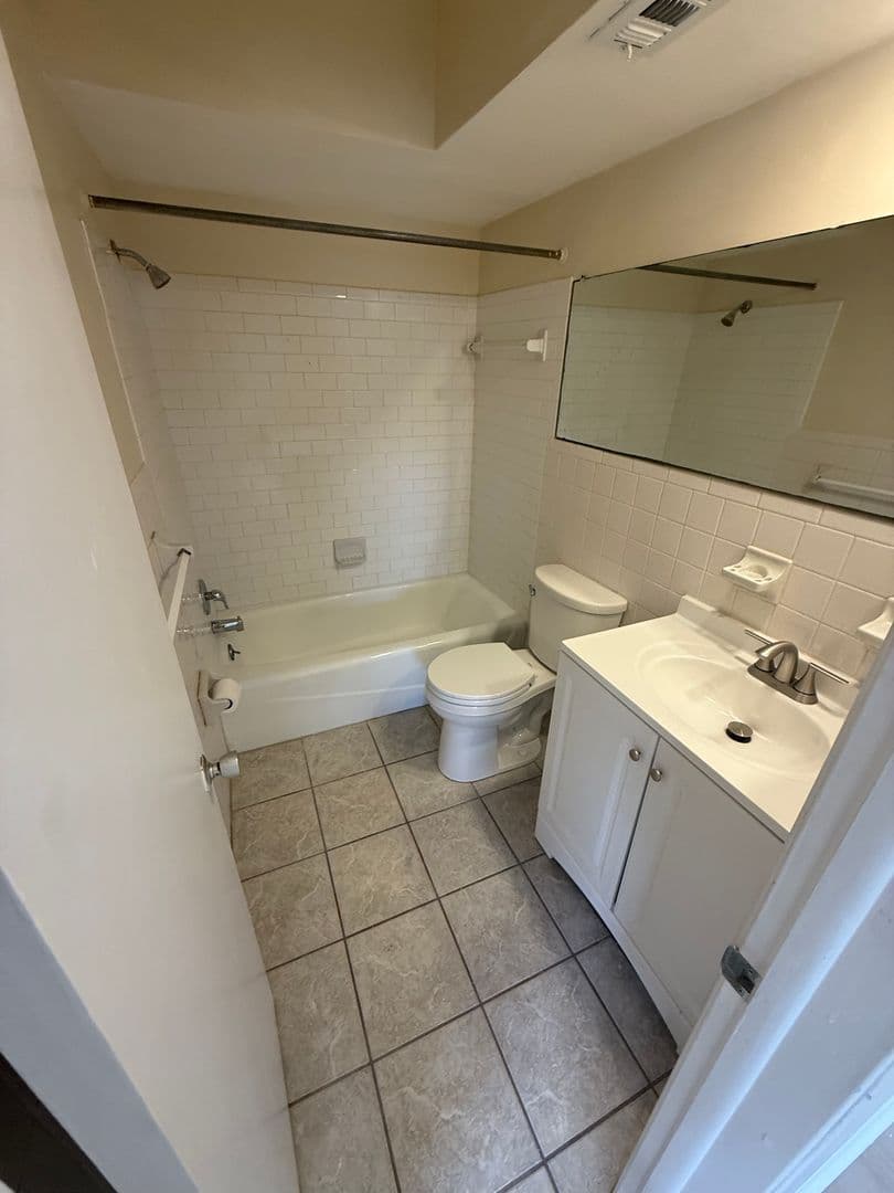 Clearwater Apartment: 2099 Kings Hwy
