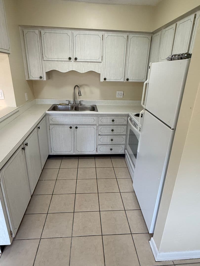 Clearwater Apartment: 2099 Kings Hwy