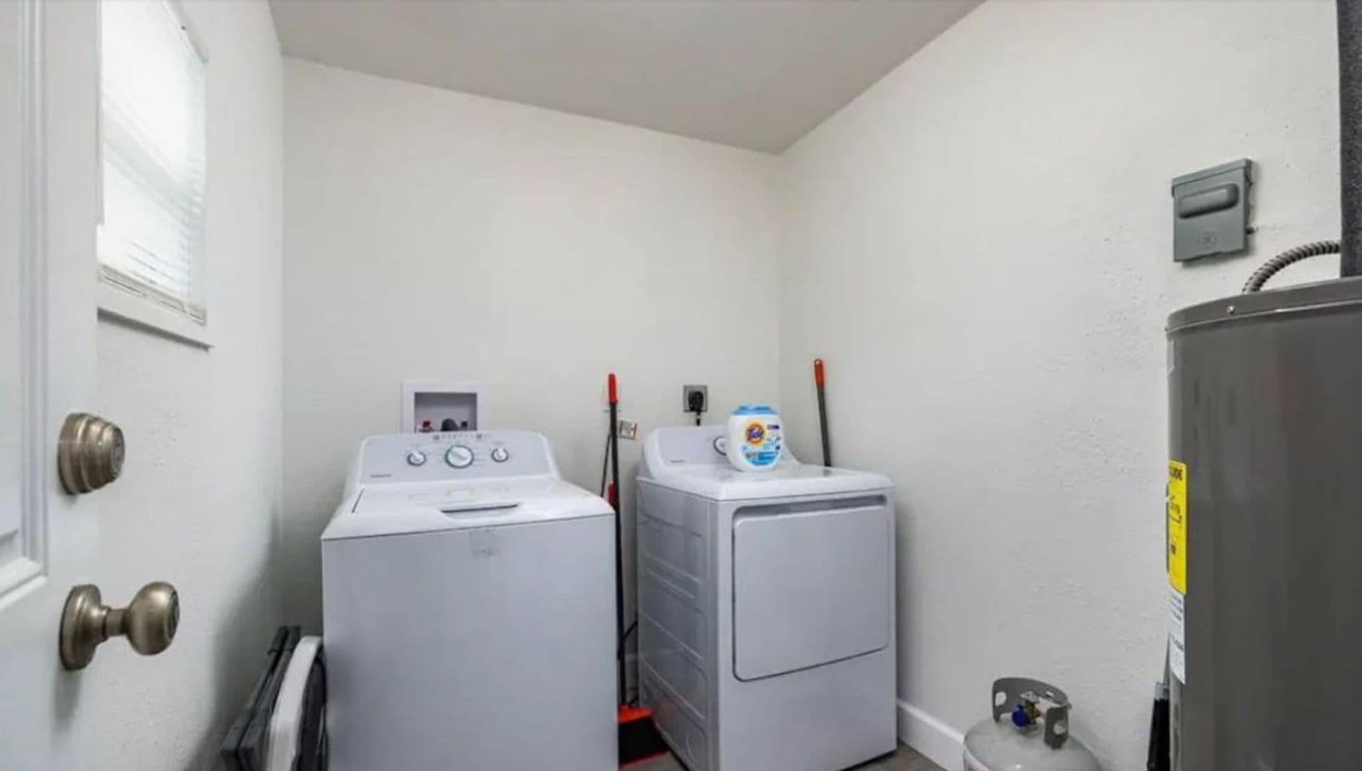 Largo House: 1000 8th Ave SW