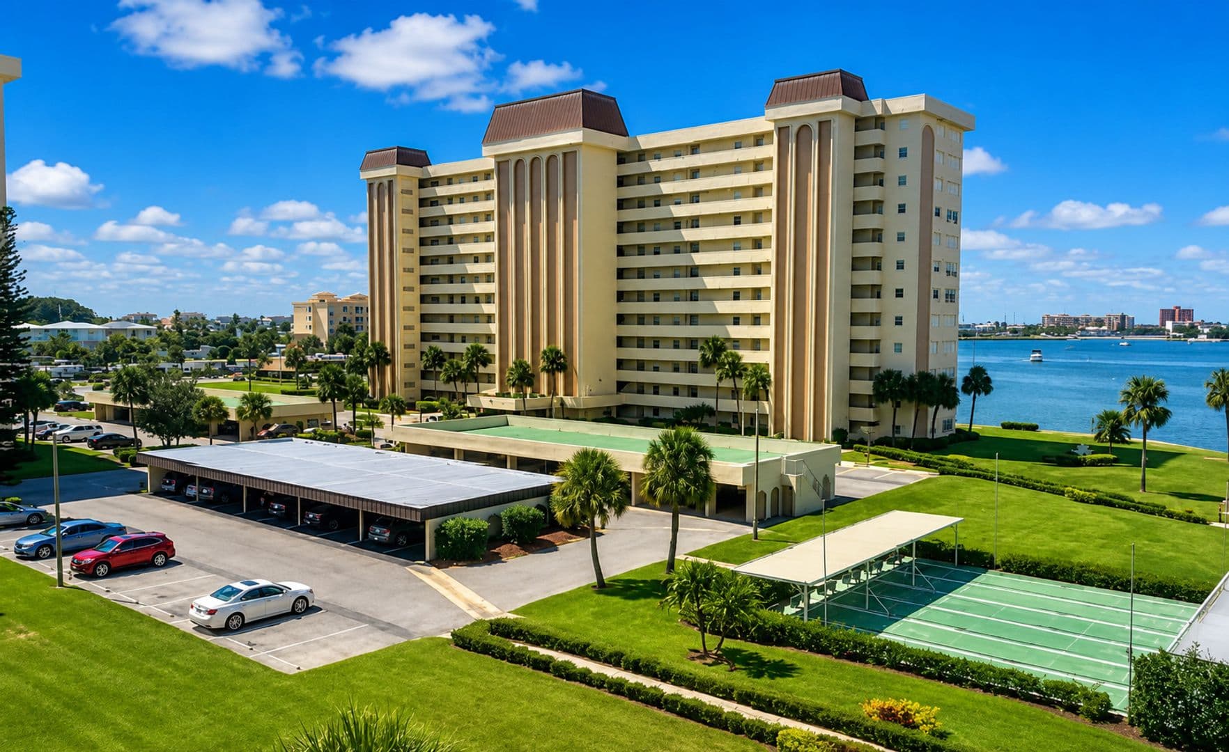 Saint Petersburg House: 4575 Cove Cir Apt 506