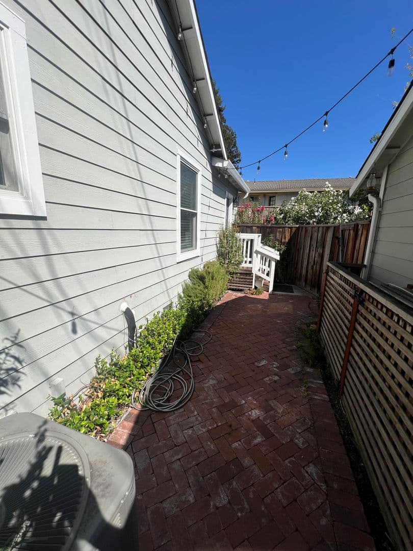 Walnut Creek Apartment: 1963 Trinity Ave