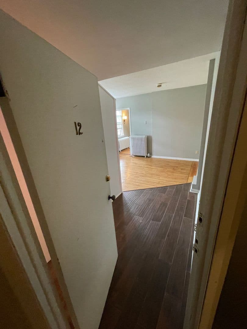 Minneapolis Apartment: 2118 Pillsbury Ave S